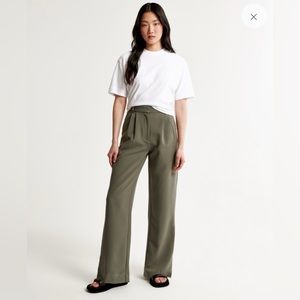 Brand New!! Abercrombie & Fitch Sloane Tailored Pant - Size 25 - Olive